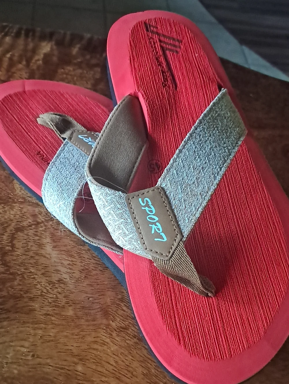 Men's Casual Sport Flip Flops in Red and Tan